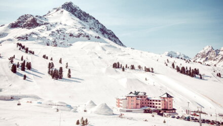 Au&szlig;enansicht Hotel Alpenrose